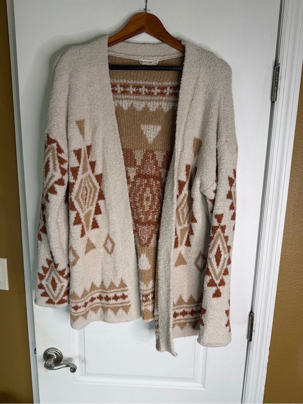 New In Cozy Neutral Aztec Patterned Open-Front Women's Sweater Cardigan. Size M
